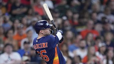 Astros disparan 5 HRs en triunfo sobre Angelinos