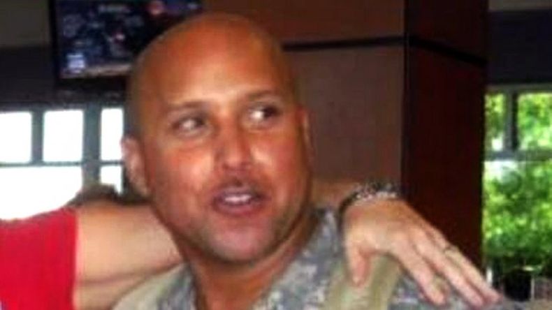 Omar González, un ex combatiente en Irak de 42 años, hizo evacuar el edificio presidencial de EEUU cuando logró evadir la seguridad con un cuchillo en la mano. Ya detenido, las autoridades descubrieron un arsenal en su vehículo