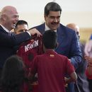 Presidente de FIFA visita Venezuela, se reúne con Maduro