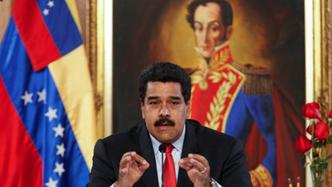 americateve | El régimen de Maduro mueve sus piezas para intentar frenar la deportación desde Aruba a Estados Unidos, del general venezolano Hugo Carvajal, acusado de narcotráfico y otros delitos.