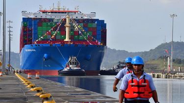 Canal de Panamá reduce el tránsito diario a 32 embarcaciones, empujado por la sequía