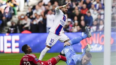neymar sigue anotando y donnarumma sigue atajando para psg