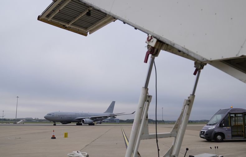 ARCHIVO - Un Voyager de la Fuerza Aérea británica, con miembros de la 16ta brigada aérea de asalto de las fuerzas armadas británicas, llega a Brize Norton, Inglaterra, el 28 de agosto de 2021. (AP Foto/Alastair Grant, Pool, archivo)