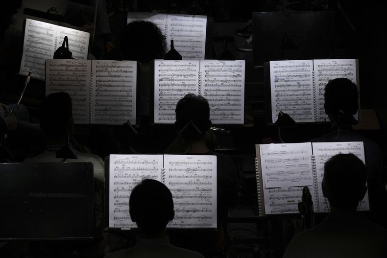 Músicos de la orquesta del Teatro dell Opera participan en un ensayo el jueves 10 de abril de 2025, en Roma. (AP Foto/Andrew Medichini)