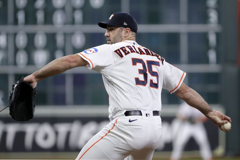 Justin Verlander, de los Astros de Houston, cumple con su apertura el martes 22 de agosto de 2023, ante los Medias Rojas de Boston (AP Foto/Michael Wyke)