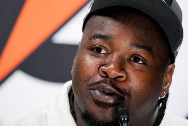 Jarran Reed, tackle defensivo de los Seahawks de Seattle, habla en la noche de prensa, el lunes 2 de febrero de 2026 en San José, California (AP Foto/Brynn Anderson)