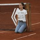Ambientalista interrumpe partido en Abierto de Francia