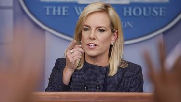 Trump firma decreto para no separar a familias migrantes