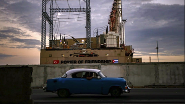 cuba prueba nueva central flotante turca para paliar deficit de electricidad