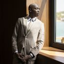 FILE - El astro de TikTok Khaby Lame posa para una fotografía después de ser nombrado Embajador de Buena Voluntad de UNICEF en Dakar, Senegal, el 31 de enero de 2025.(Foto AP/Sylvain Cherkaoui, File)