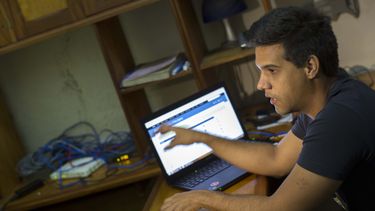 Jóvenes cubanos construyeron red que conectó computadores