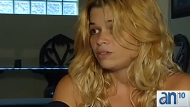 americateve | Una madre de tres niñas se siente en peligro pues alega que está siendo acosada sexualmente por un vecino, que es nada menos que el presidente de la asociación.