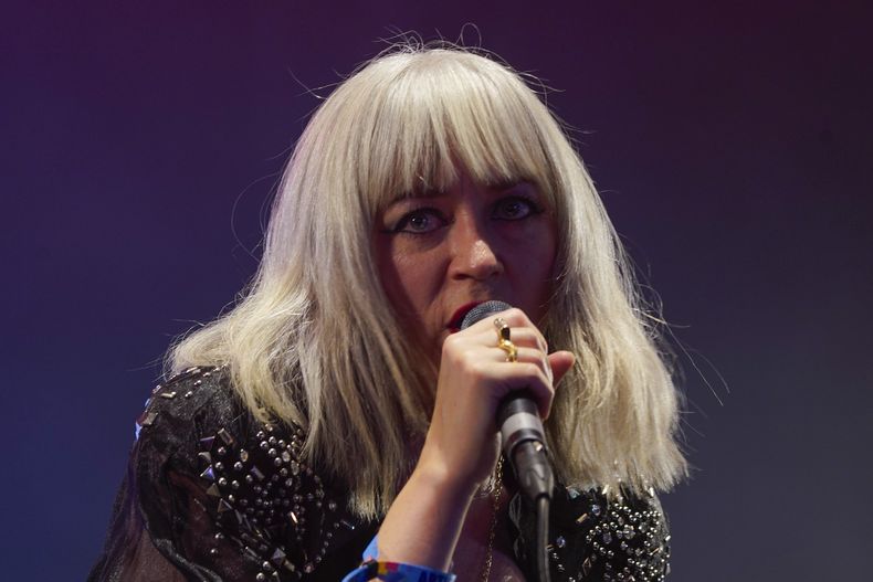 Helen Marnie de Ladytron durante su concierto en el festival Corona Capital en la Ciudad de México, el domingo 19 de noviembre de 2023. (Foto AP/Aurea Del Rosario)