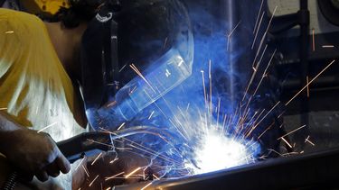 Se desacelera la producción industrial de EEUU