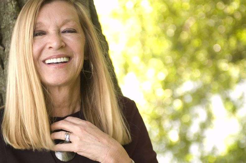 ARCHIVO - La cantante Mary Weiss es fotografiada el 18 de junio de 2007 en Babylon, Nueva York. (AP Foto/Jim Cooper, Archivo)