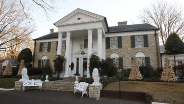 ARCHIVO - Graceland, la casa de Elvis Presley, el 7 de enero de 2011, en Memphis, Tennessee. (Foto AP/Mark Humphrey, archivo)
