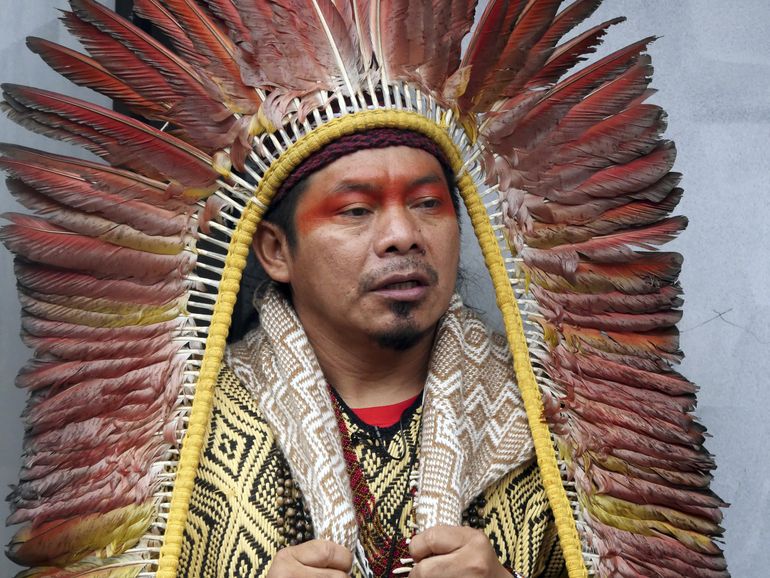 Líder indígena brasileño pide ayuda a Macron para Amazonía
