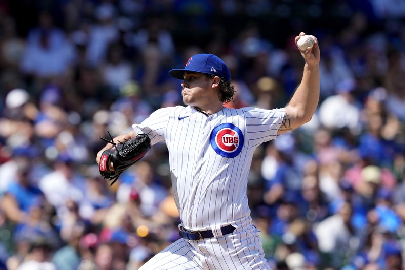 El pitcher de los Cachorros de Chicago Justin Steele lanza ante los Gigantes de San Francisco, el lunes, 4 de septiembre de 2023, en Chicago. (AP Foto/Charles Rex Arbogast)