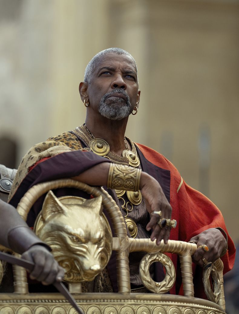 En esta imagen proporcionada por Paramount Pictures, Denzel Washington en una escena de Gladiator II. (Aidan Monaghan/Paramount Pictures via AP)