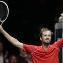 Medvedev remonta ante Sinner en Rotterdam para 16to título
