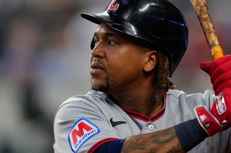 ARCHIVO - José Ramírez de los Guardianes de Cleveland durante un juego contra los Rangers de Texas, el 7 de junio de 2026, en Arlington, Texas. (AP Foto/Tony Gutiérrez)