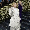 Madonna asiste a la gala benéfica del Instituto del Vestido del Museo Metropolitano de Arte que celebra la inauguración de la exposición Superfine: Tailoring Black Style el lunes 5 de mayo de 2025, en Nueva York. (Foto Evan Agostini/Invision/AP)