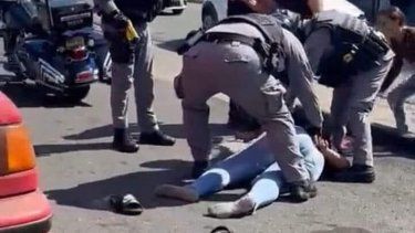 Ante críticas, la Policía justifica el uso del taser para arrestar a una mujer en Utuado