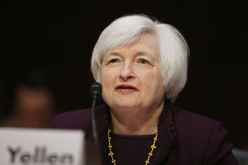 La presidenta de la Reserva Federal Janet Yellen es interpelada por una comisi&oacute;n del Congreso en Washington el 7 de mayo del 2014.(Foto AP/Charles Dharapak)