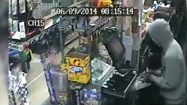 americateve | Varios asaltos a negocios en Miami tienen bastante similitud: máscaras y armas.