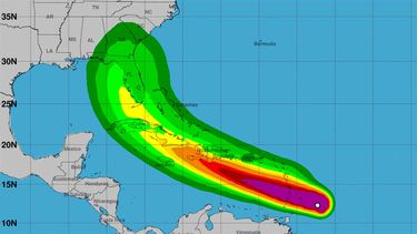huracan elsa se intensifica en su camino a cuba y florida