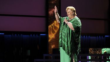 FILE - Paquita la del Barrio durante su presentación en la 14a edición de los Latin Grammy en el Hotel y Casino Mandalay Bay el 21 de noviembre de 2013, en Las Vegas. (Foto Chris Pizzello/Invision/AP, archivo)