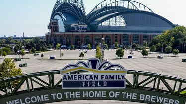 ARCHIVO - Vista del American Family Field, estadio de los Cerveceros de Milwaukee, el 15 de septiembre de 2023. (AP Foto/Morry Gash)