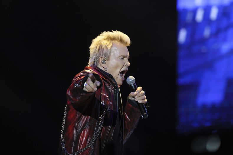 El cantante británico Billy Idol durante su concierto en el Festival Vive Latino en la Ciudad de México el sábado 16 de marzo de 2024. (Foto AP/Ginnette Riquelme)