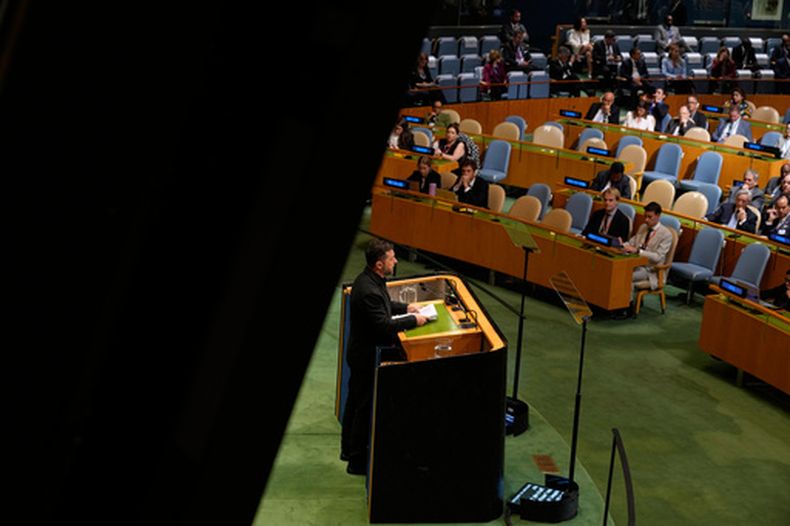 El presidente ucraniano Volodymyr Zelenskyy en la Asamblea General de las Naciones Unidas en Nueva York el 23 de septiembre del 2026. (AP foto/Seth Wenig)