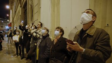 Francia reporta 551 muertes por COVID en últimas 24 horas