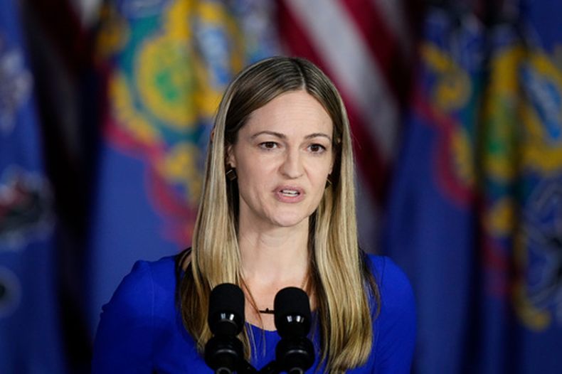 La alcaldesa de Scranton, Paige Cognetti, habla en un evento en Scranton, Pensilvania, el 16 de abril del 2024. (AP foto/Matt Rourke)