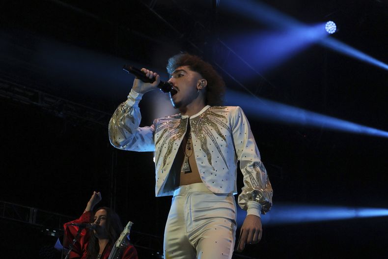 El cantante estadounidense Josh Kiszka de Greta Van Fleet durante su concierto en el Festival Vive Latino en la Ciudad de México el sábado 16 de marzo de 2024. (Foto AP/Ginnette Riquelme)