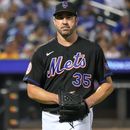 El lanzador de los Mets de Nueva York Justin Verlander sale del terreno de juego en la quinta entrada del partido ante los Dodgers de Los Ángeles, en Nueva York. Viernes 14 de julio de 2023. (AP Foto/Mary Altaffer)