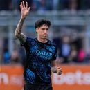 ARCHIVO - El jugador del Inter de Milan Alessandro Bastoni calienta antes de un partido de Serie A entre el Inter de Milan y el Parma, en Milán, Italia, el 3 de mayo de 2026. (AP Foto/Luca Bruno)