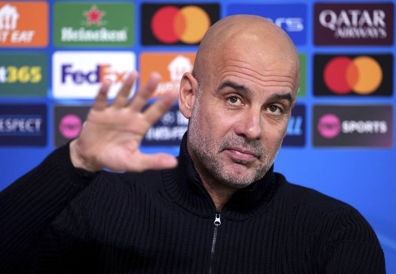 El técnico del Manchester City Pep Guardiola durante la rueda de prensa, un día antes del partido contra Sparta Praga en la Liga de Campeones, el martes 22 de octubre de 2024. (Martin Rickett/PA vía AP)