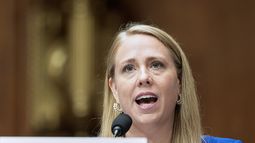 ARCHIVO- Andrea Lucas, nominada como miembro de la Comisión de Igualdad de Oportunidades en el Empleo de Estados Unidos (EEOC, por sus siglas en inglés), testifica durante una audiencia del Comité del Senado sobre Salud, Educación, Trabajo y Pensiones el 18 de junio de 2025, en el Capitolio, en Washington. (AP Foto/Mariam Zuhaib, Archivo)