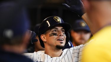 Cerveceros batean 5 jonrones y apabullan a Cachorros