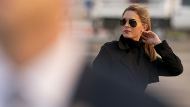 Colaboradora cercana a Trump da positivo a COVID-19