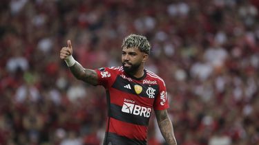 Gabriel Barbosa Gabigol, de Flamengo, hace un gesto durante un partido de la Copa Libertadores ante Olimpia de Paraguay, el jueves 3 de agosto de 2023, en el Maracaná de Río de Janeiro (AP Foto/Bruna Prado)