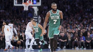 Celtics atinan 27 triples y doblegan a Knicks
