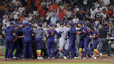 Servais, expulsado tras trifulca; Marineros ganan a Astros