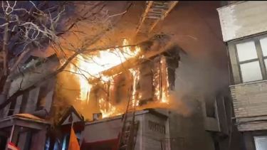 El incendio en un templo budista en el sector del Bronx en Nueva York el 12 de febrero del 2025. (WABC-TV via AP)