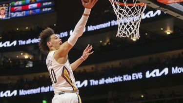 Valanciunas y McCollum lucen por Pelicans en victoria
