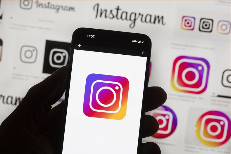ARCHIVO – El logotipo de Instagram en un teléfono celular en Boston, el 14 de octubre de 2022. (AP Foto/Michael Dwyer, Archivo)