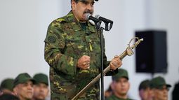 El presidente venezolano, Nicolás Maduro, habla durante una manifestación cívico-militar organizada por el gobierno en Caracas, Venezuela, el martes 25 de noviembre de 2025. (Foto AP/Ariana Cubillos)